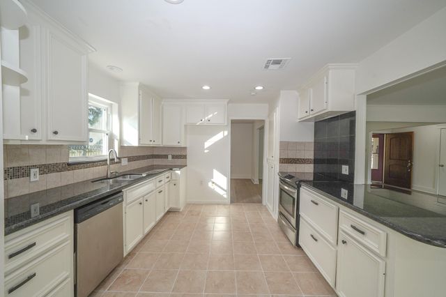 5471 Loch Lomond Drive, Houston, TX 77096