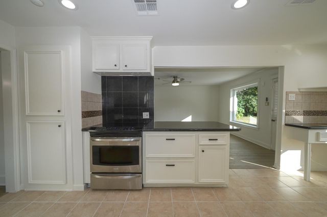 5471 Loch Lomond Drive, Houston, TX 77096