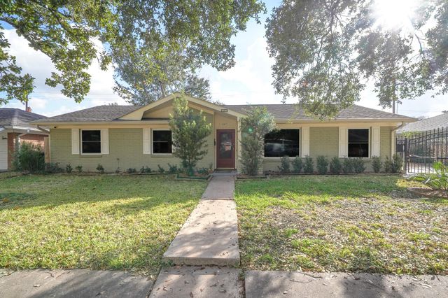 5471 Loch Lomond Drive, Houston, TX 77096