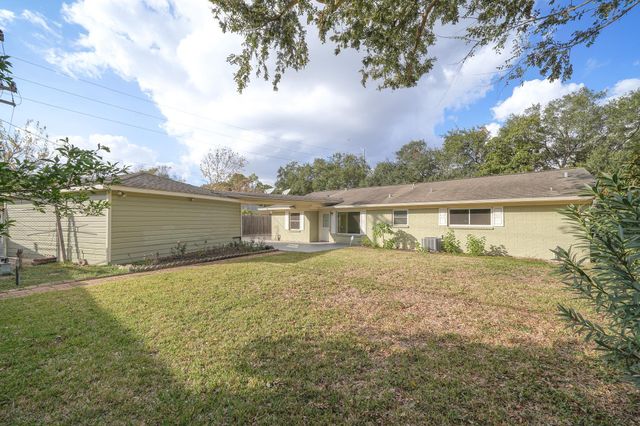 5471 Loch Lomond Drive, Houston, TX 77096