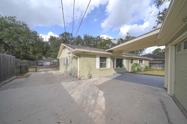 5471 Loch Lomond Drive, Houston, TX 77096