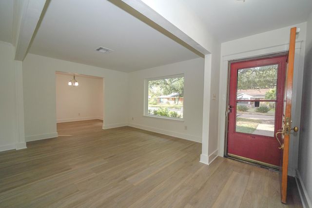 5471 Loch Lomond Drive, Houston, TX 77096