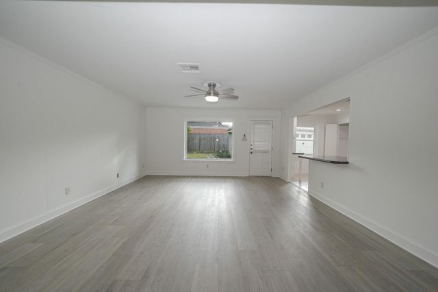 5471 Loch Lomond Drive, Houston, TX 77096