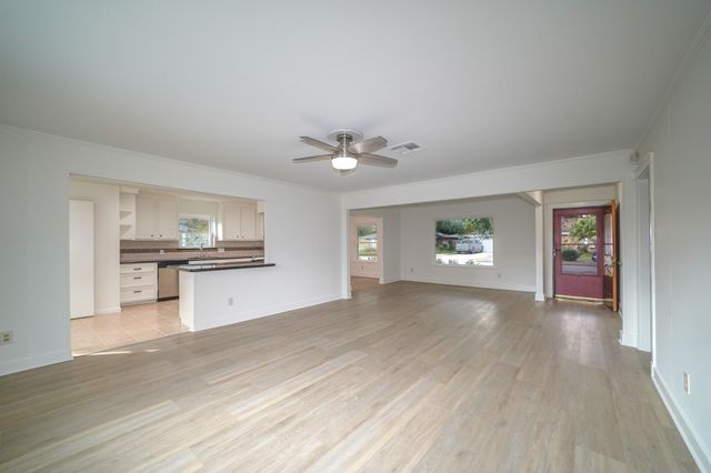 5471 Loch Lomond Drive, Houston, TX 77096