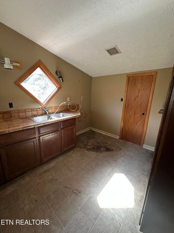 2719 Lakin Rd, Knoxville, TN 37924
