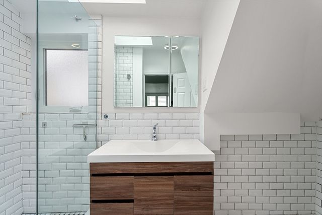 369 Medford Street 1, Somerville, MA 02145