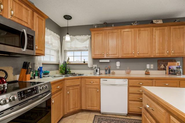 10104 E 219th Terrace, Peculiar, MO 64078