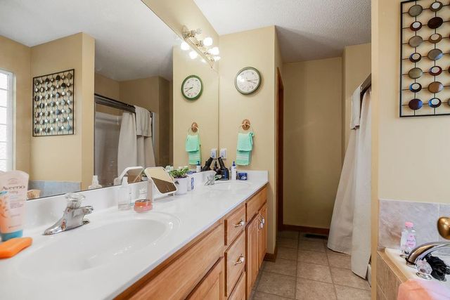 10104 E 219th Terrace, Peculiar, MO 64078