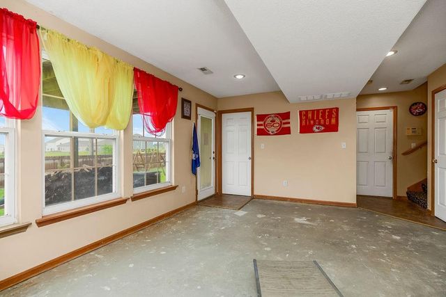 10104 E 219th Terrace, Peculiar, MO 64078