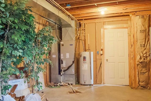 10104 E 219th Terrace, Peculiar, MO 64078