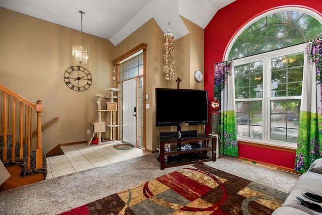 10104 E 219th Terrace, Peculiar, MO 64078