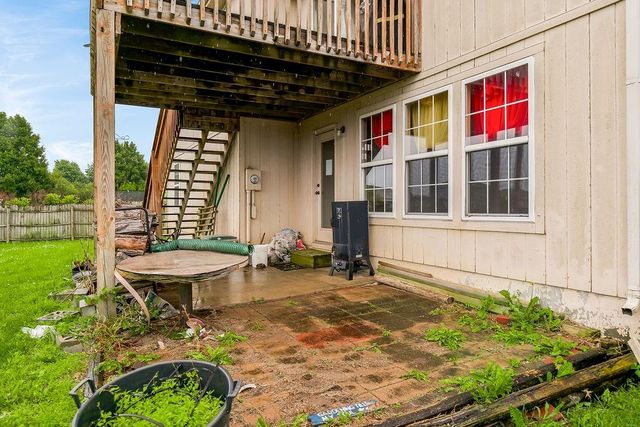 10104 E 219th Terrace, Peculiar, MO 64078