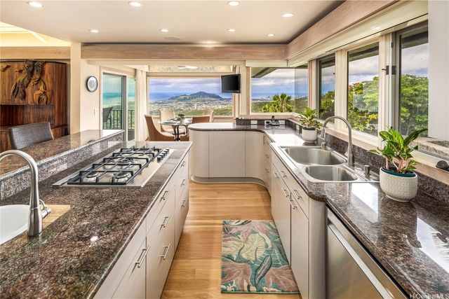 1980 Laukahi Street, Honolulu, HI 96821