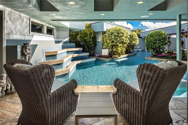 1980 Laukahi Street, Honolulu, HI 96821