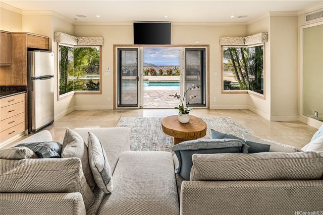 1980 Laukahi Street, Honolulu, HI 96821