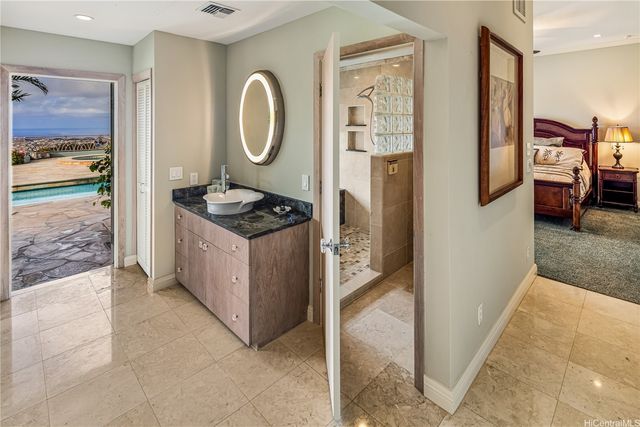 1980 Laukahi Street, Honolulu, HI 96821