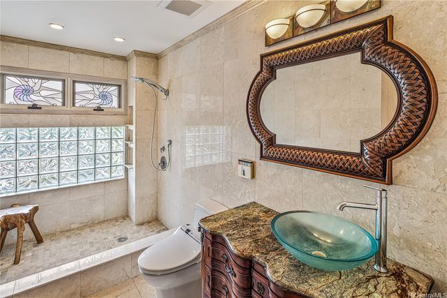 1980 Laukahi Street, Honolulu, HI 96821