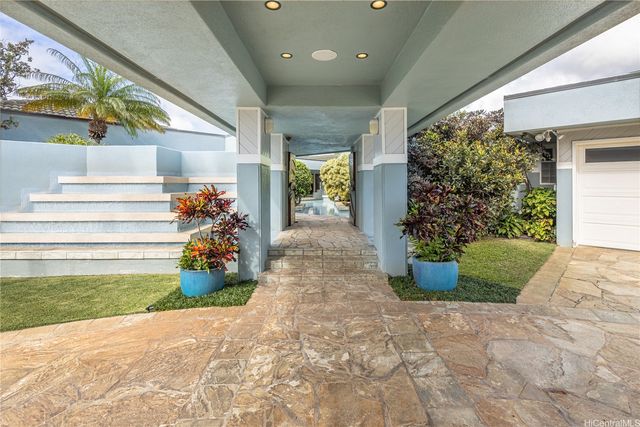 1980 Laukahi Street, Honolulu, HI 96821