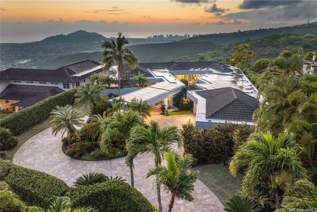 1980 Laukahi Street, Honolulu, HI 96821