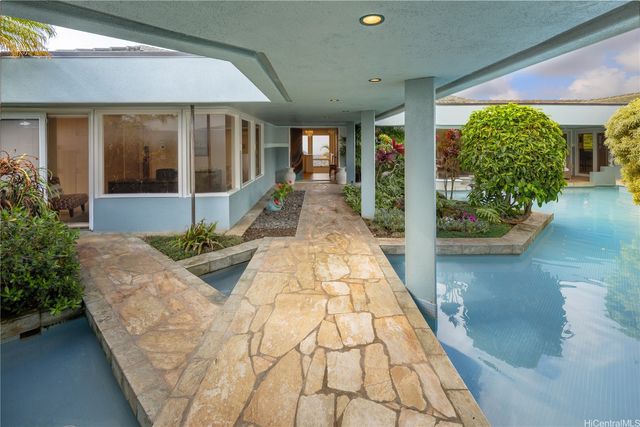 1980 Laukahi Street, Honolulu, HI 96821