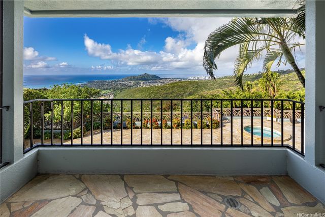 1980 Laukahi Street, Honolulu, HI 96821