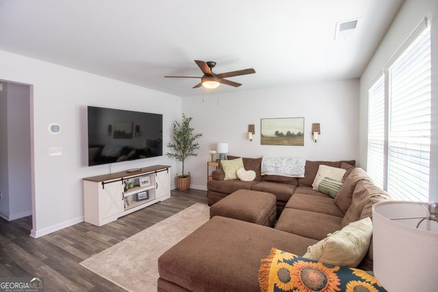 307 Duck Walk Way, Hogansville, GA 30230