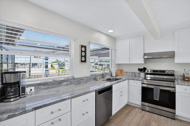 5016 MANGROVE POINT ROAD, Bradenton, FL 34210