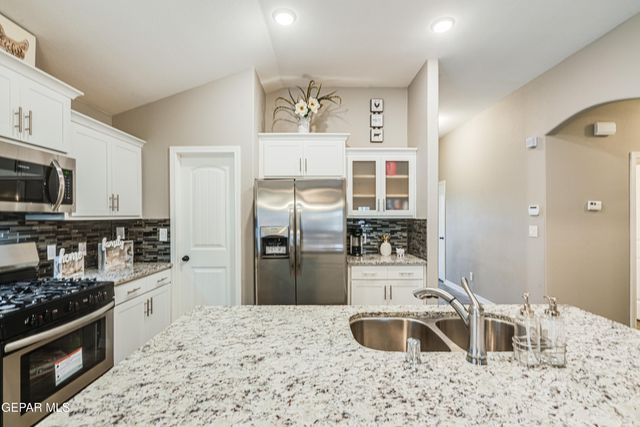 12456 Orchard Park Drive, Clint, TX 79836