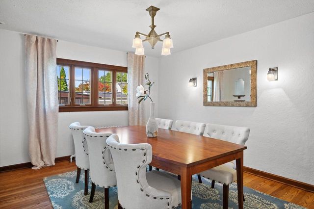5346 N Hollywood AVENUE, Whitefish Bay, WI 53217