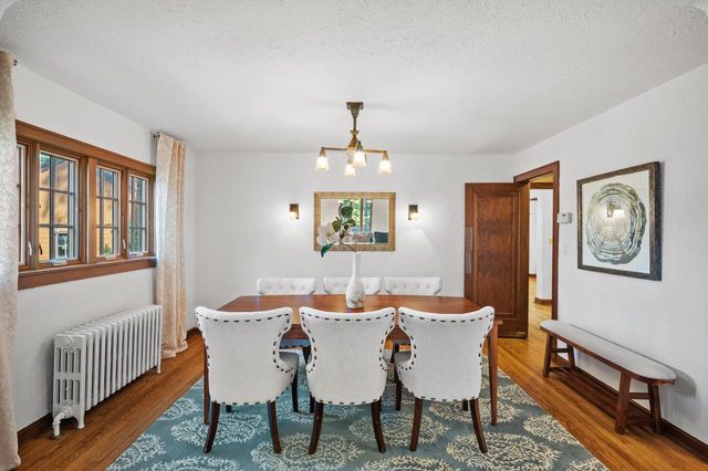 5346 N Hollywood AVENUE, Whitefish Bay, WI 53217