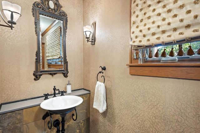 5346 N Hollywood AVENUE, Whitefish Bay, WI 53217