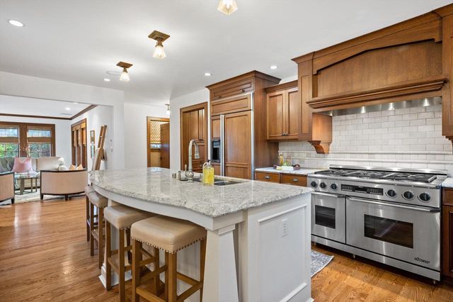 5346 N Hollywood AVENUE, Whitefish Bay, WI 53217