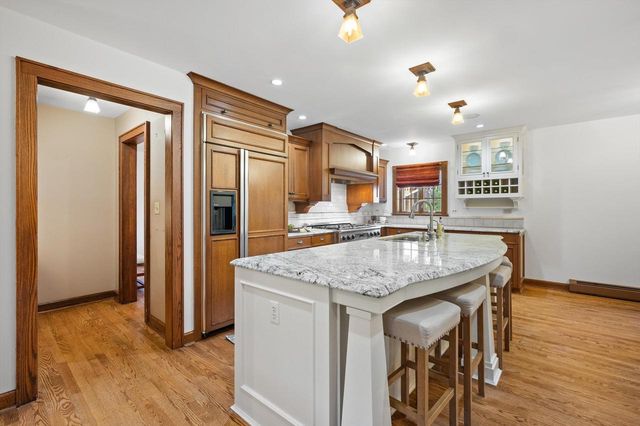 5346 N Hollywood AVENUE, Whitefish Bay, WI 53217