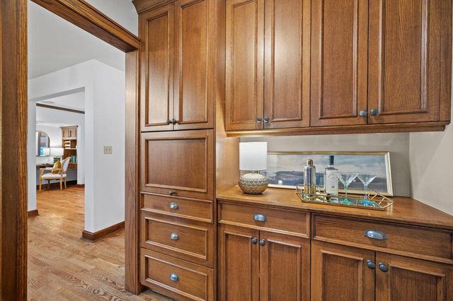5346 N Hollywood AVENUE, Whitefish Bay, WI 53217