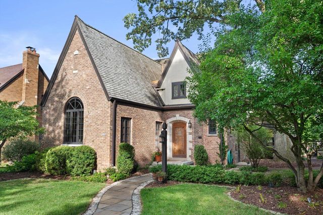 5346 N Hollywood AVENUE, Whitefish Bay, WI 53217