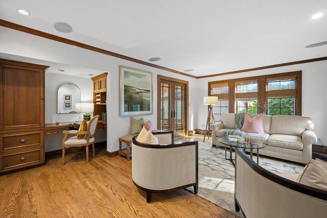 5346 N Hollywood AVENUE, Whitefish Bay, WI 53217