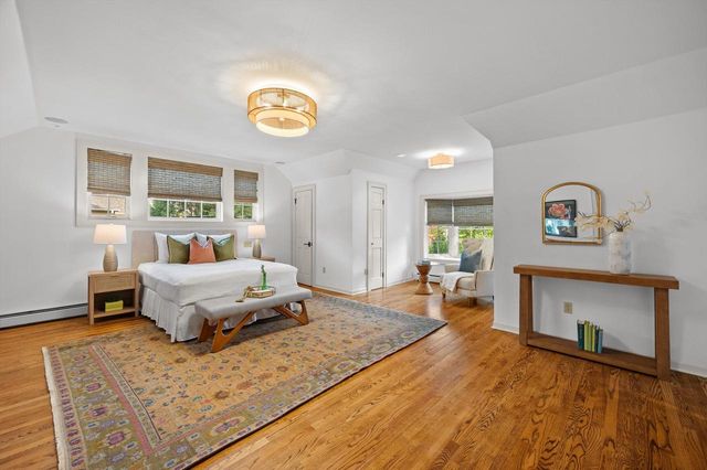 5346 N Hollywood AVENUE, Whitefish Bay, WI 53217