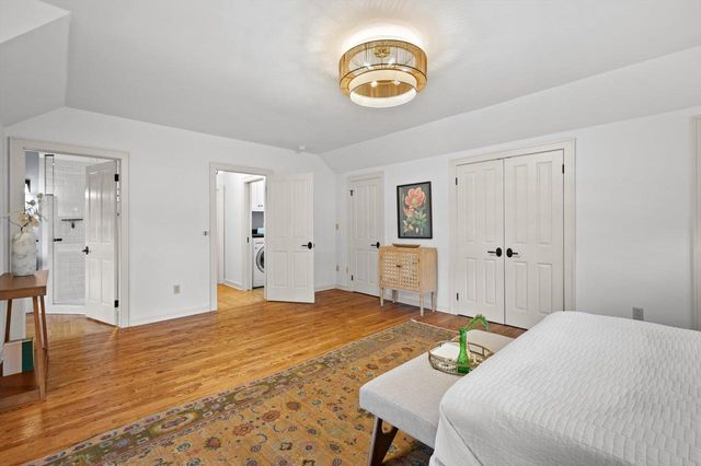 5346 N Hollywood AVENUE, Whitefish Bay, WI 53217