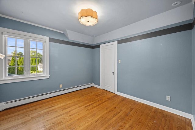 5346 N Hollywood AVENUE, Whitefish Bay, WI 53217