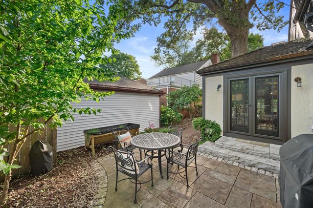 5346 N Hollywood AVENUE, Whitefish Bay, WI 53217