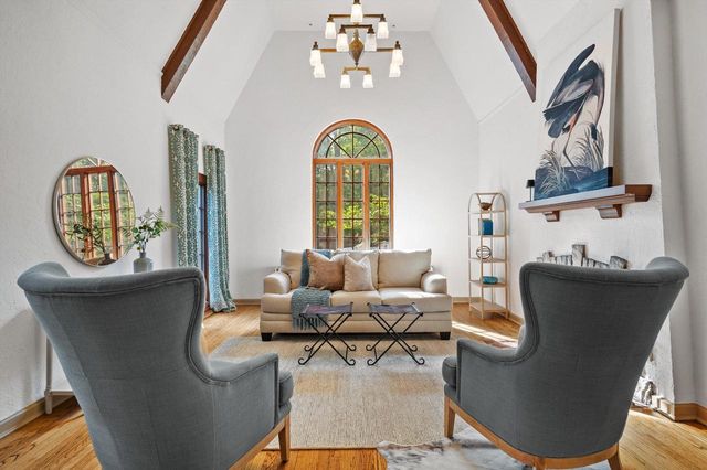 5346 N Hollywood AVENUE, Whitefish Bay, WI 53217