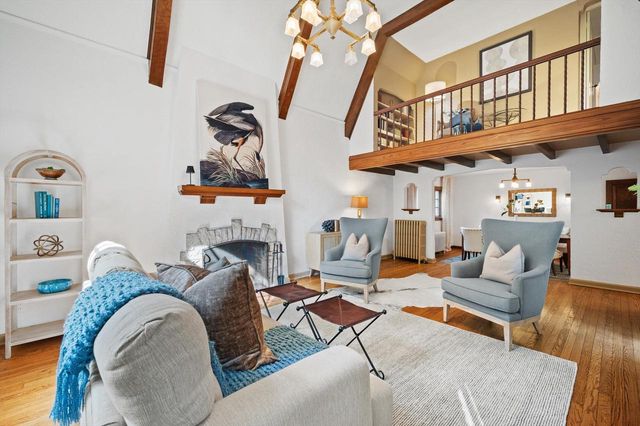 5346 N Hollywood AVENUE, Whitefish Bay, WI 53217