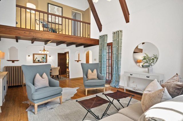 5346 N Hollywood AVENUE, Whitefish Bay, WI 53217