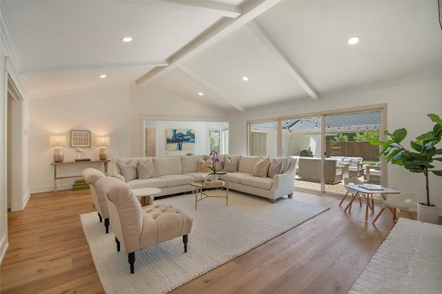 1049 Forest Grove Drive, Dallas, TX 75218