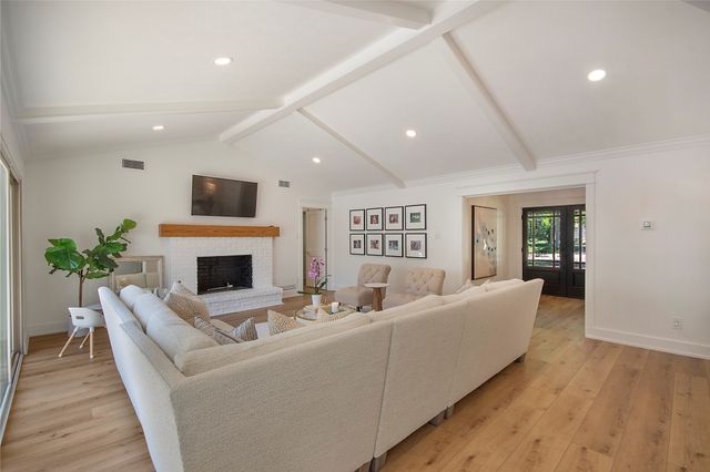 1049 Forest Grove Drive, Dallas, TX 75218