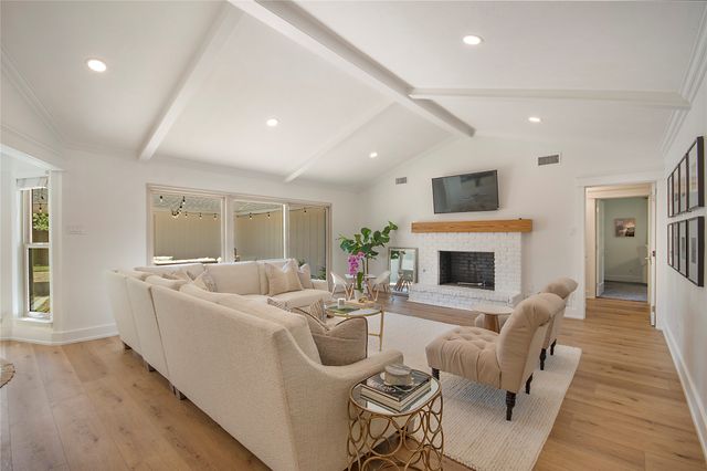 1049 Forest Grove Drive, Dallas, TX 75218