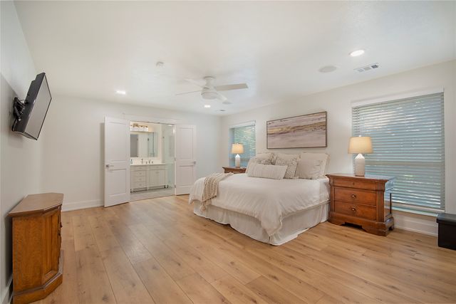1049 Forest Grove Drive, Dallas, TX 75218