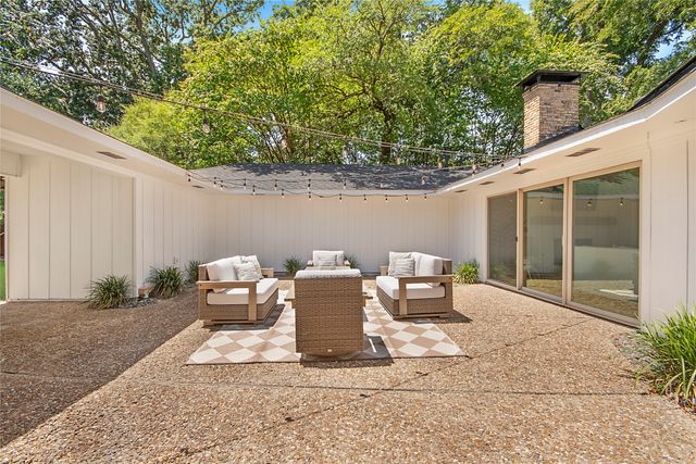 1049 Forest Grove Drive, Dallas, TX 75218