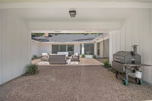 1049 Forest Grove Drive, Dallas, TX 75218