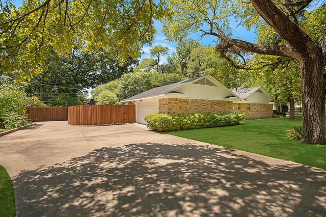 1049 Forest Grove Drive, Dallas, TX 75218
